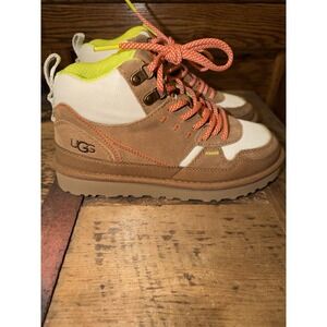 UGG Women's Highland Hi Heritage Sneaker, Chestnut, US 6